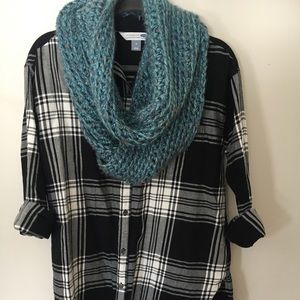 Old Navy black & white boyfriend button down